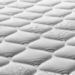un gros plan d'un matelas qui a été fabriqué