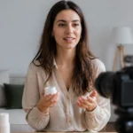 Quel est le féminin de influenceur ? La forme correcte est influenceuse